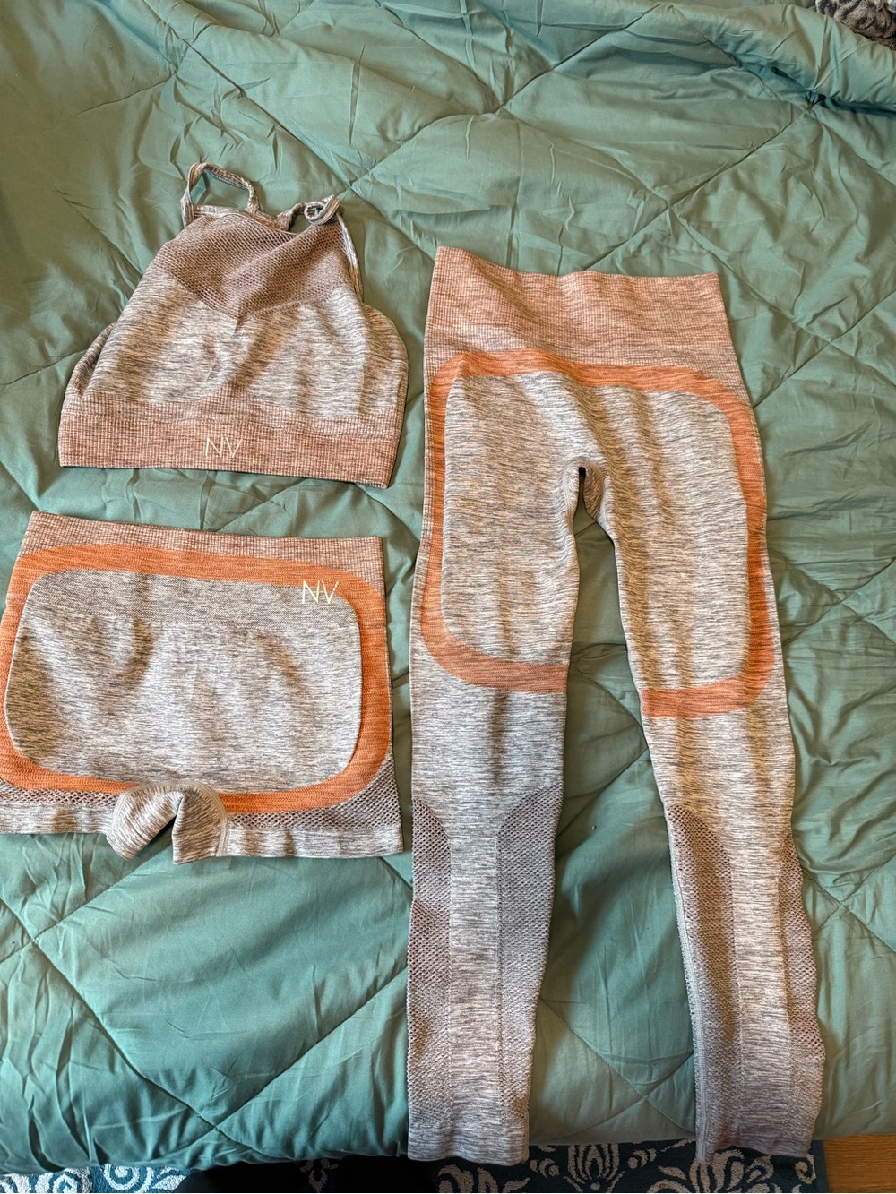 Source Unknown Grey and Peach Seamless Leggings Set